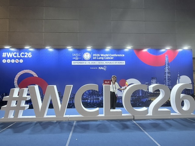 Grote #WCLC26-letters voor de congreswand in Seoul